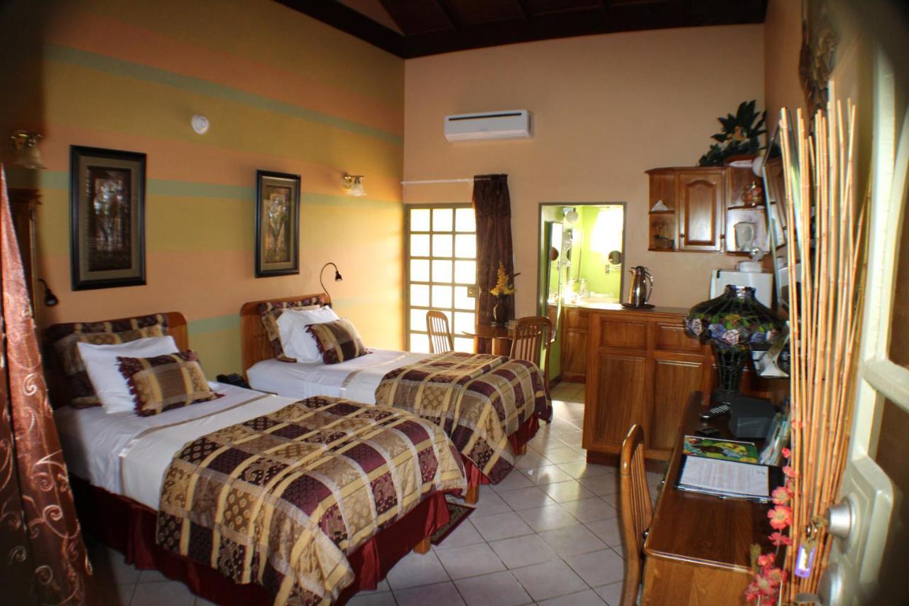 Native Abode Acomodação com café da manhã Bon Accord Village Exterior foto